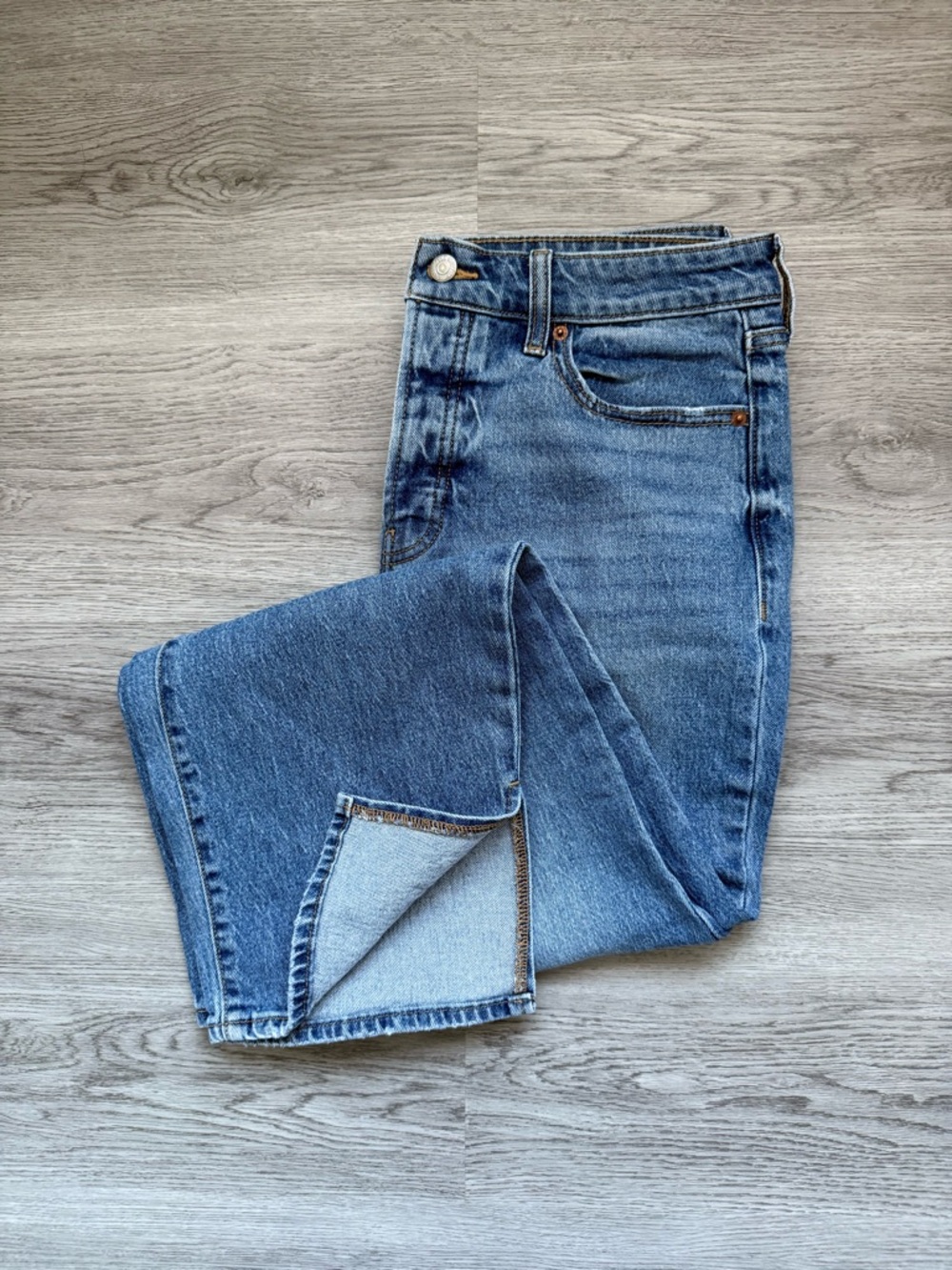 Old Navy High-Waisted Jeans - Picture 4 of 10